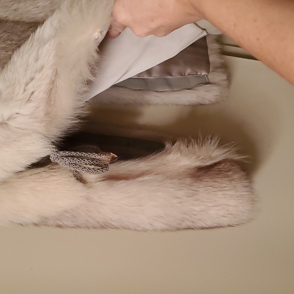 Fox Fur Saga Vest - Picture 12 of 16